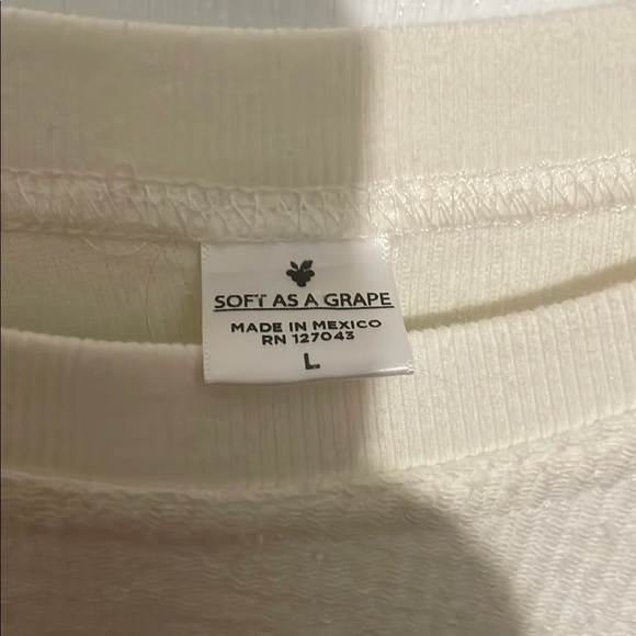 New York Yankees Women's Cream Crewneck Sweatshirt - Picture 4 of 5